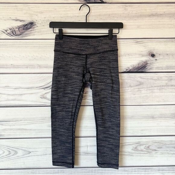 Lululemon Black / Grey Marled Capri Leggings - Picture 3 of 10